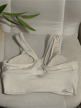 ALO Yoga Cream Padded Sports Bra - Neutral Support